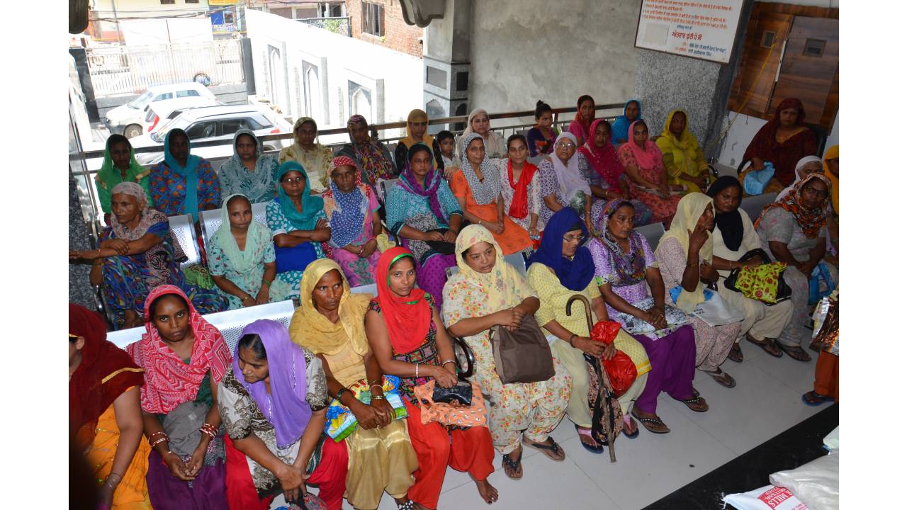 Guriqbal Singh Ji Gallery Monthly Ration Distribution by Bibi Kaulan Ji Bhalai Kendar Tarantaran Road Amritsar